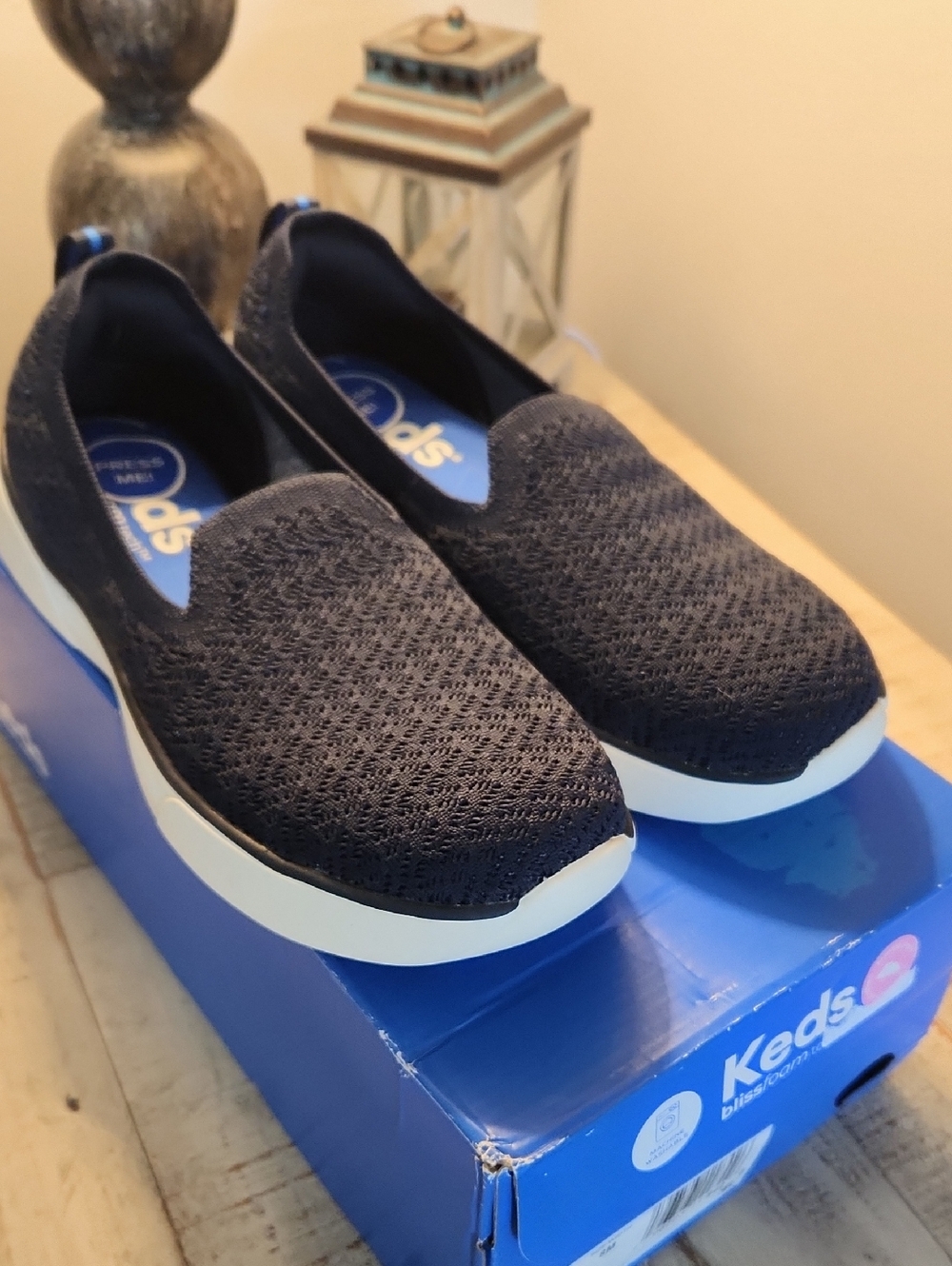 New Womens Sz 8 Keds Knit Slip-On Bliss Foam Sneakers in Navy and White